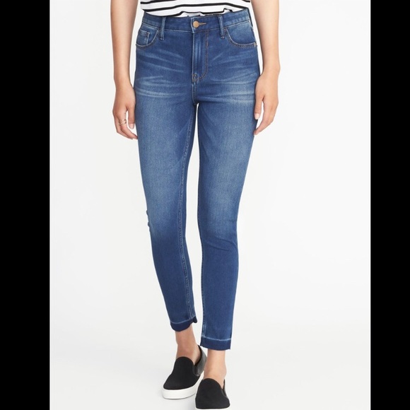 BNWOT mid rise Old Navy Rockstar  4 tall - Picture 1 of 3